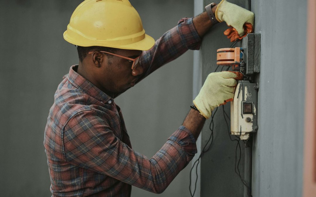 Optimizing Industrial Efficiency: The Role of Custom Electrical Panels and PLC Systems